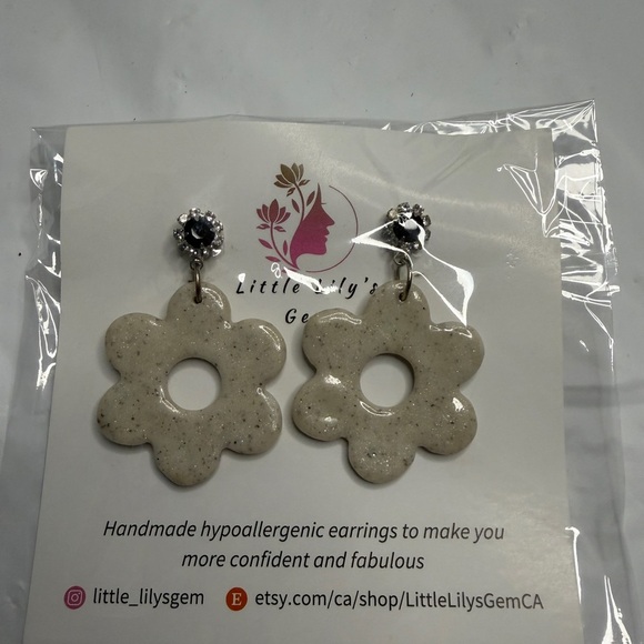 Handmade Natural Flower Earrings - Picture 4 of 7